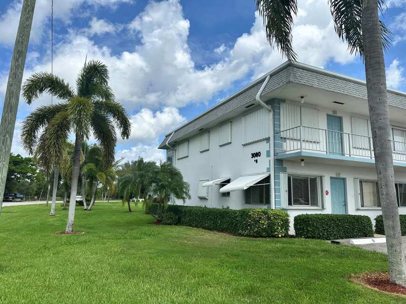 3080 LAKE OSBORNE Drive # 206, FL 33461
