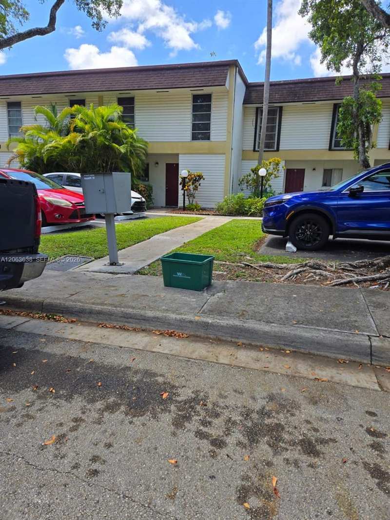 3320 Simms # 11F, Hollywood FL 33021