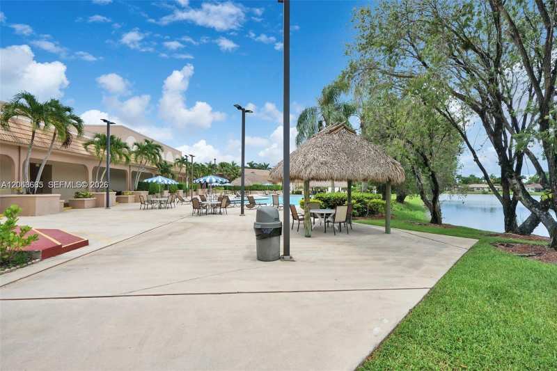 440 Lakeview Dr # 204, Weston FL 33326
