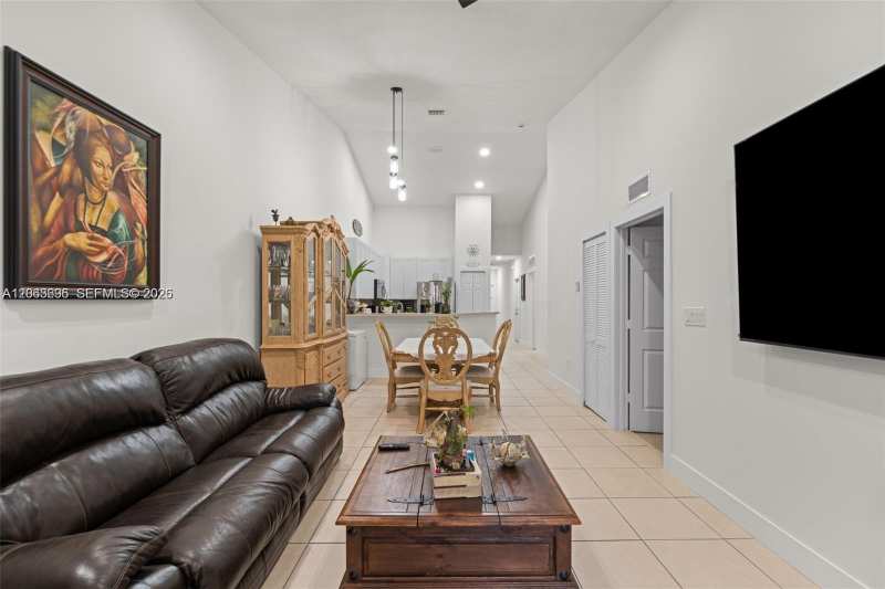 3220 NE 11th Dr, Homestead FL 33033