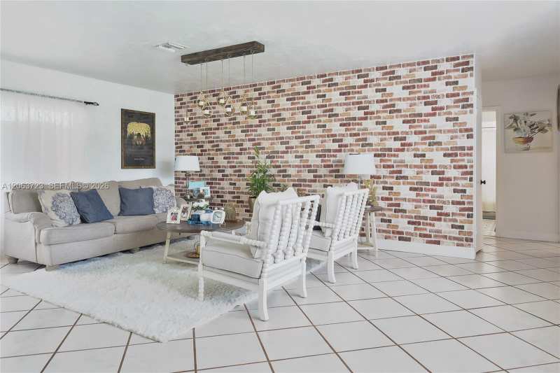 8121 SW 204th St, Cutler Bay FL 33189