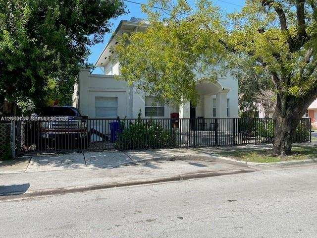 876 SW 2nd St, Miami FL 33130