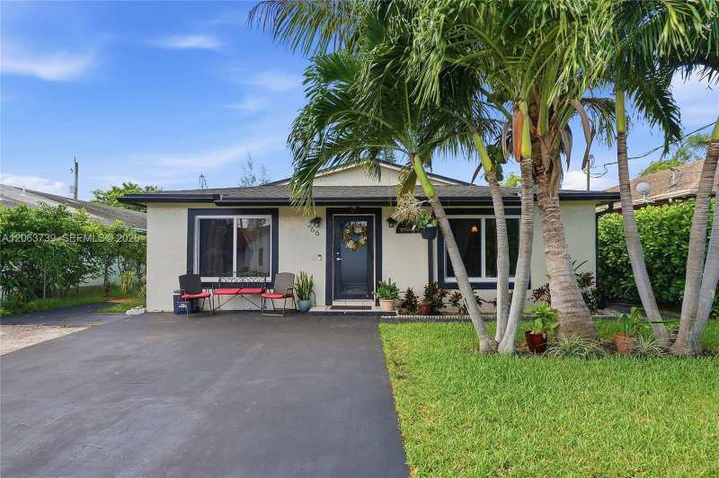 266 SW 7th Ct, Deerfield Beach FL 33441