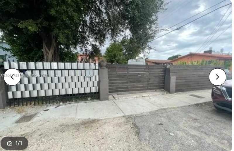 2215 NW 33rd St, Miami FL 33142