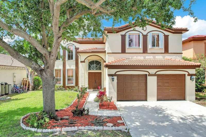 1623 E Harmony Lake Cir, Davie FL 33324