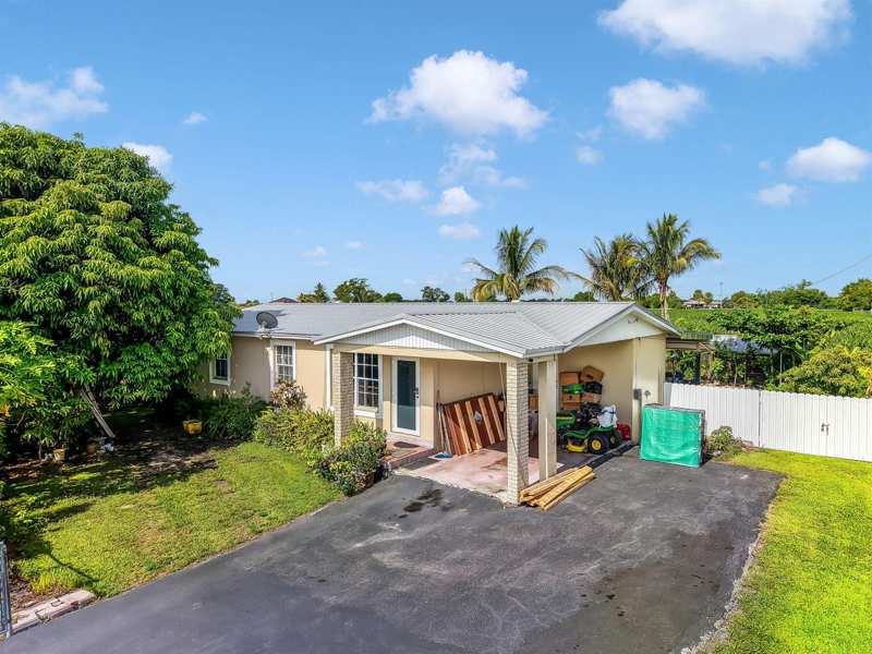 1048 WHITAKER Road, Belle Glade FL 33430