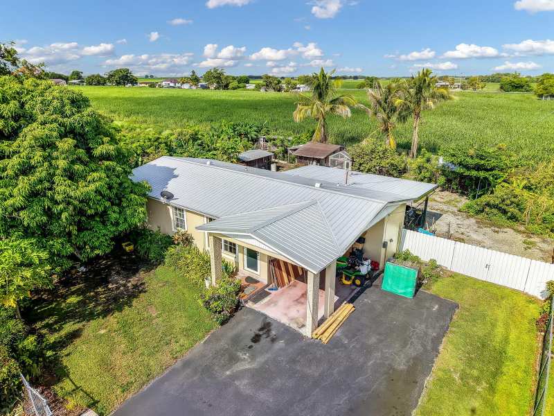 1048 WHITAKER Road, Belle Glade FL 33430