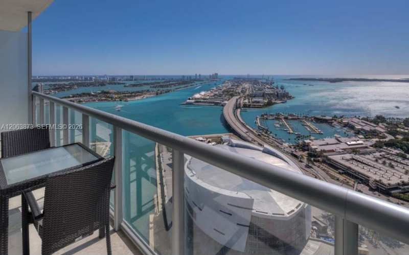 888 Biscayne Blvd # 4009, Miami FL 33132