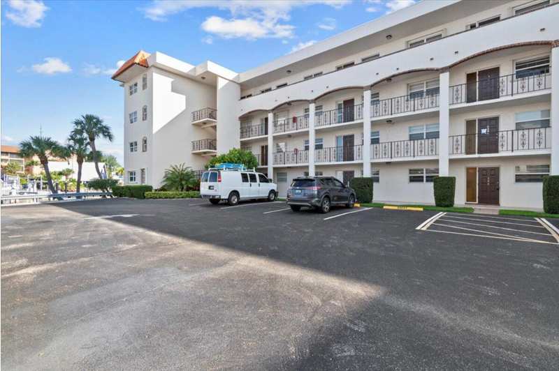 20 YACHT CLUB Drive # 104, North Palm Beach FL 33408