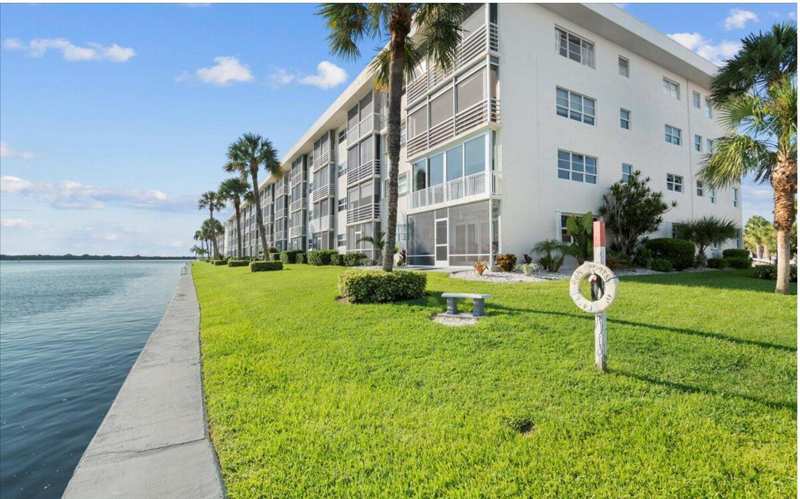 20 YACHT CLUB Drive # 104, North Palm Beach FL 33408