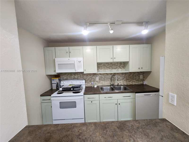 802 NW 87th Ave # 312, Miami FL 33172