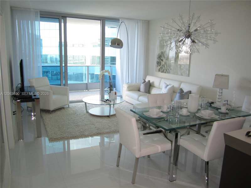 200 Biscayne Boulevard Way # 3809, Miami FL 33131