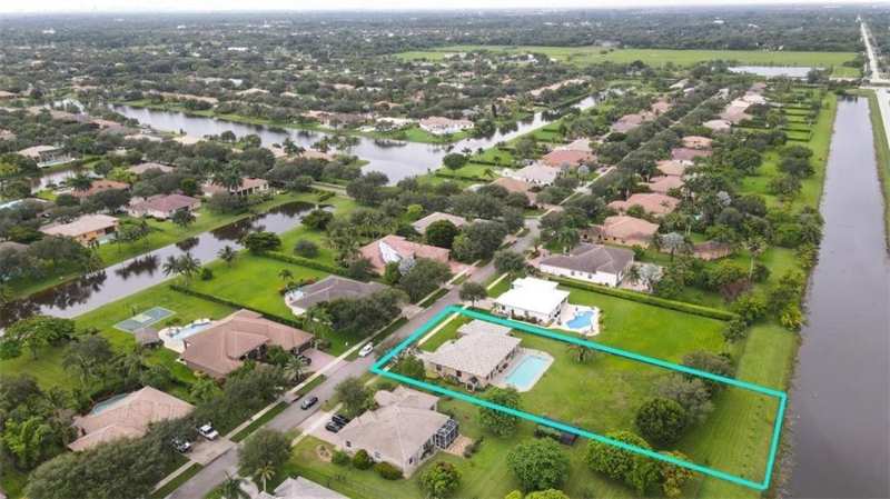 4053 SW 141st Avenue, Davie FL 33330