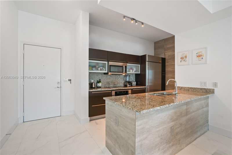 950 Brickell Bay Dr # 4101, Miami FL 33131