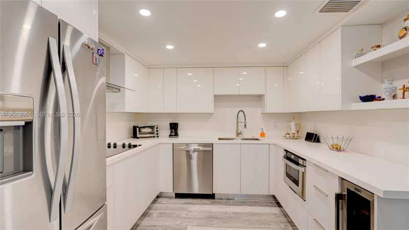 16325 Golf Club Rd # 101, Weston FL 33326