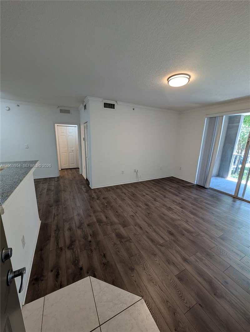 6831 SW 44th St # 203, Miami FL 33155