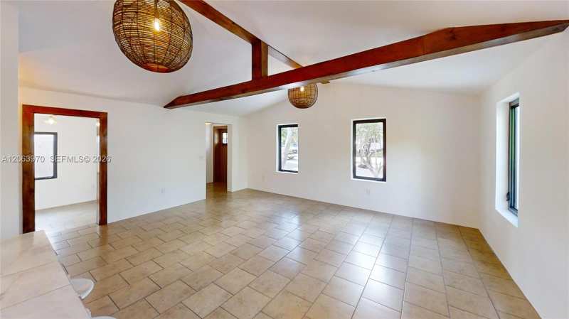 1112 NE 111th St, Miami FL 33161