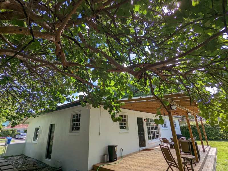 490 NW 90th St, El Portal FL 33150