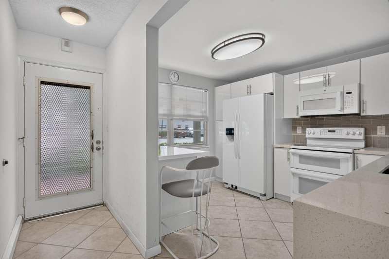 2006 GRANADA Drive # J1, Coconut Creek FL 33066