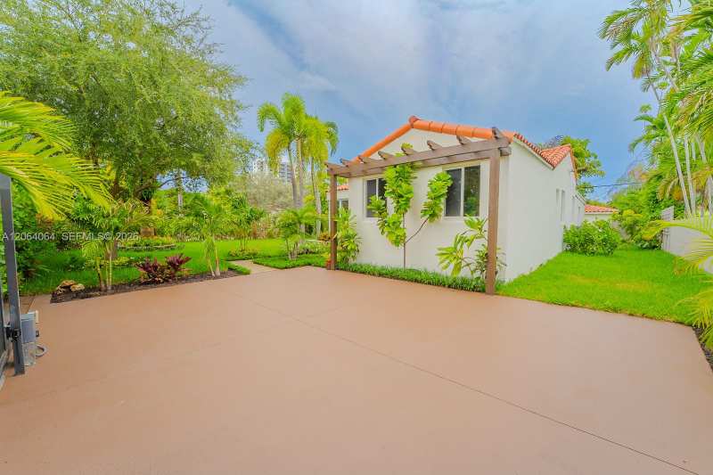 2483 SW 24th St, Miami FL 33145