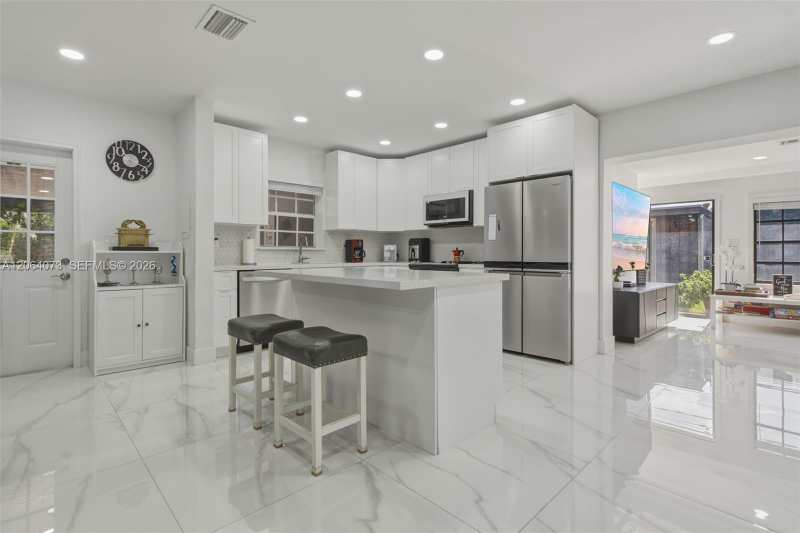 11621 NW 58th Pl, Hialeah FL 33012