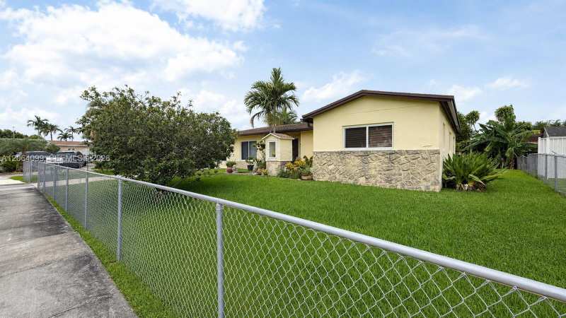 2675 SW 119th Ct, Miami FL 33175