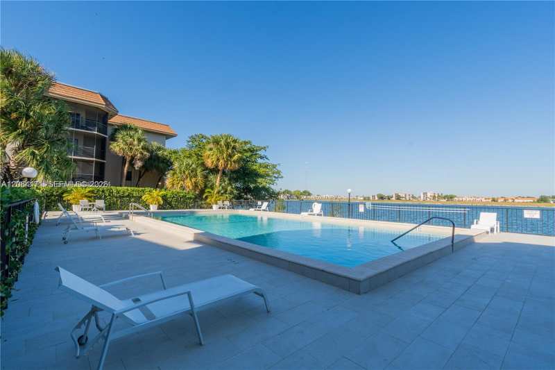491 Ives Dairy Rd # 5, Miami FL 33179