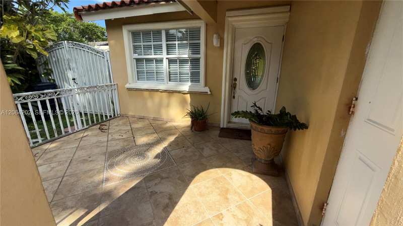 1542 SW 138th Ct, Miami FL 33184