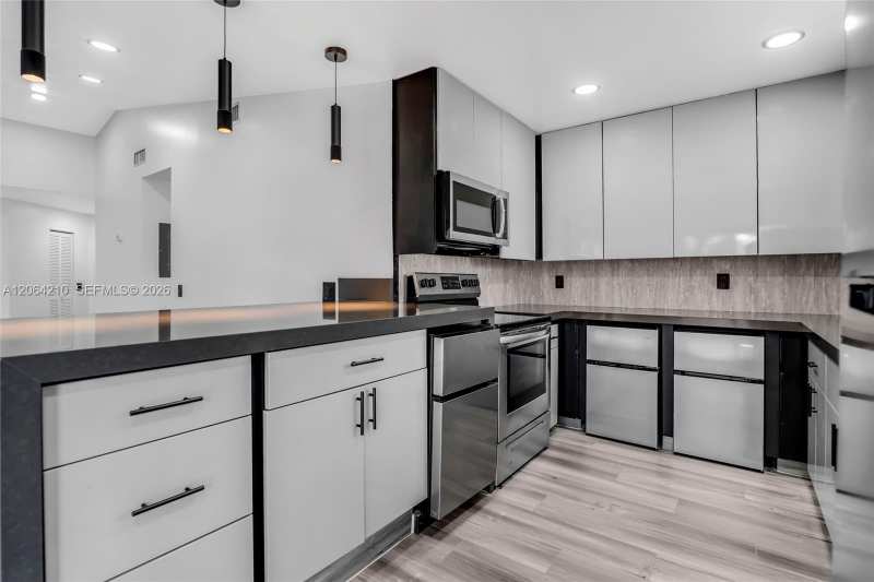 1351 Springside Dr, Weston FL 33326