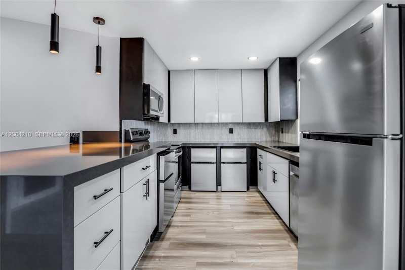 1351 Springside Dr, Weston FL 33326