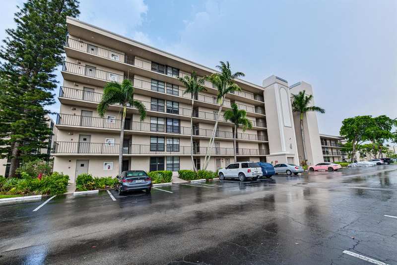 4 ROYAL PALM Way # 3020, Boca Raton FL 33432