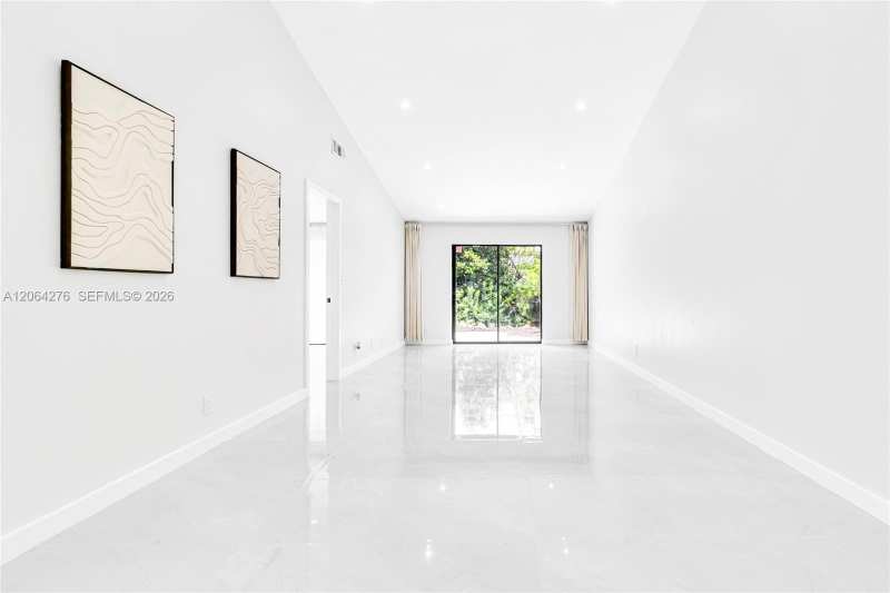 8957 NW 44th Ct, Sunrise FL 33351