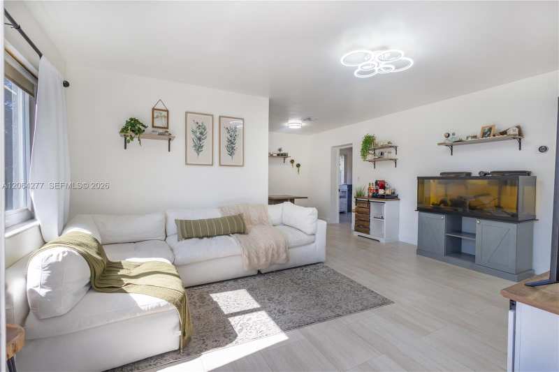 6881 Freedom St, Hollywood FL 33024