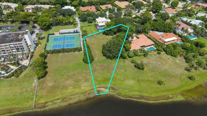 10 Sunningdale Circle, West Palm Beach FL 33401