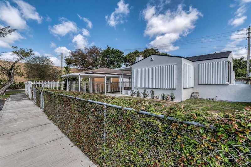 583 NW 47th Ter, Miami FL 33127
