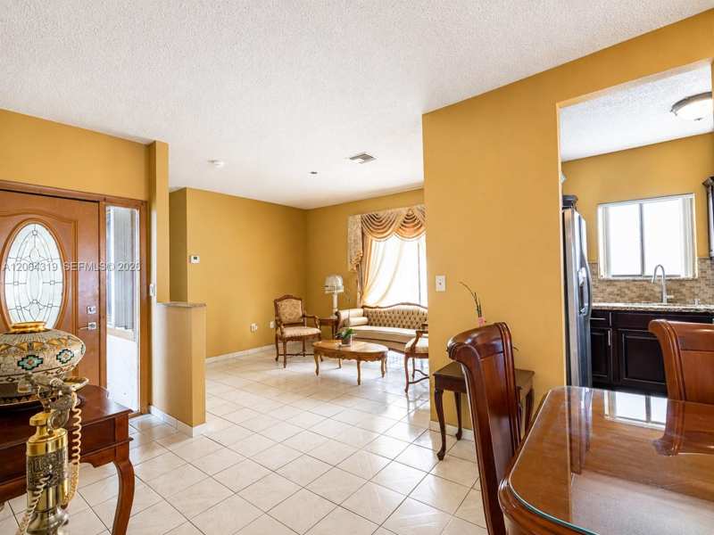 18772 NW 80th Ct, Hialeah FL 33015