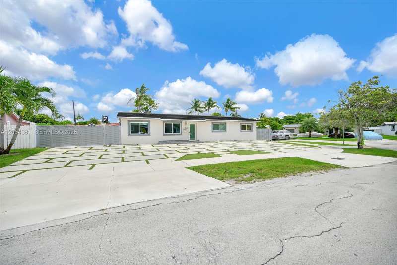 8251 NW 185th St, Hialeah FL 33015