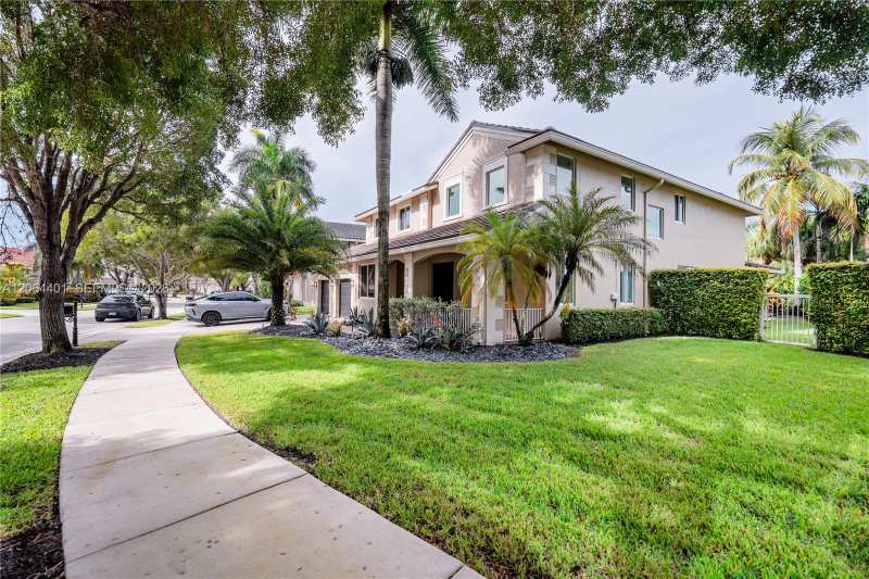 3917 Heron Ridge Ln, Weston FL 33331