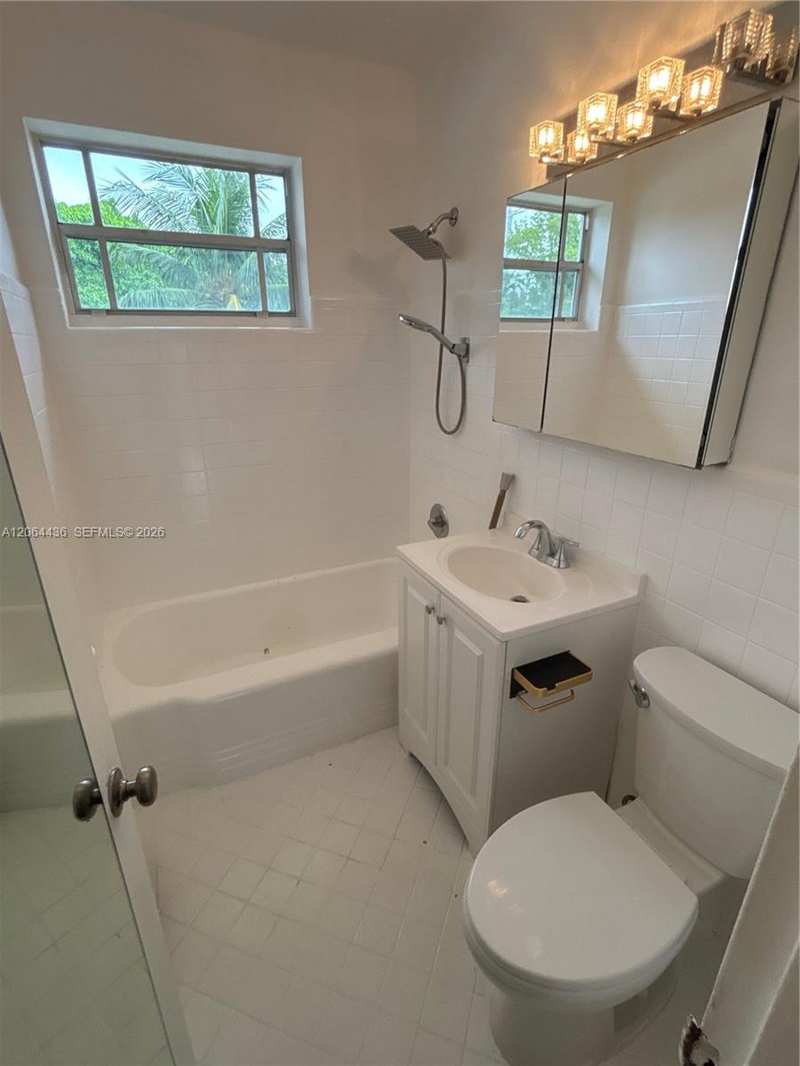 800 W 42 nd # 1B, Miami Beach FL 33140