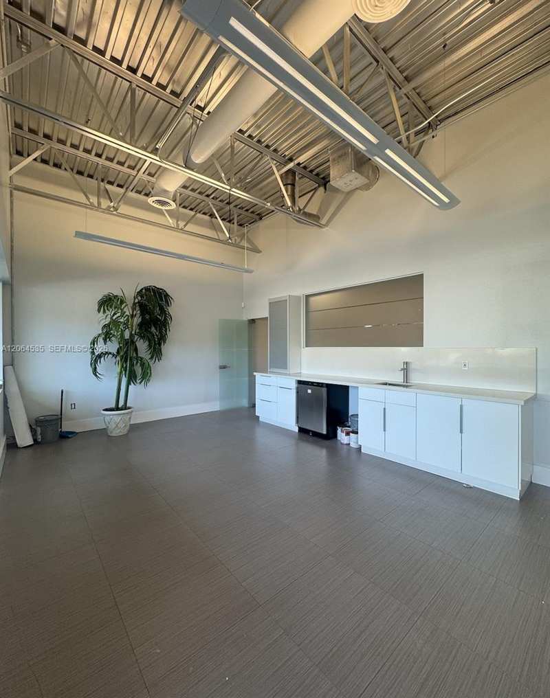 3098 Stirling Rd # 101, Hollywood FL 33021