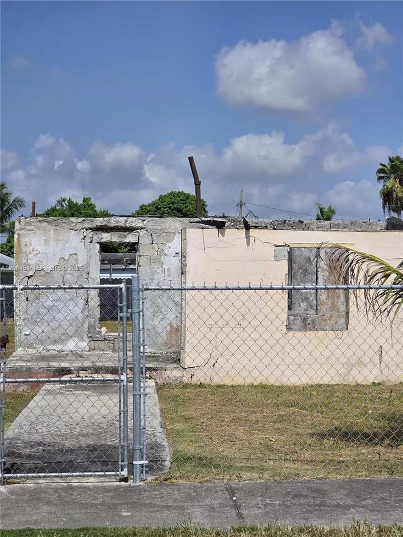 714 SW 11th Ave, Homestead FL 33030