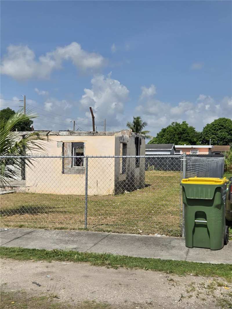714 SW 11th Ave, Homestead FL 33030
