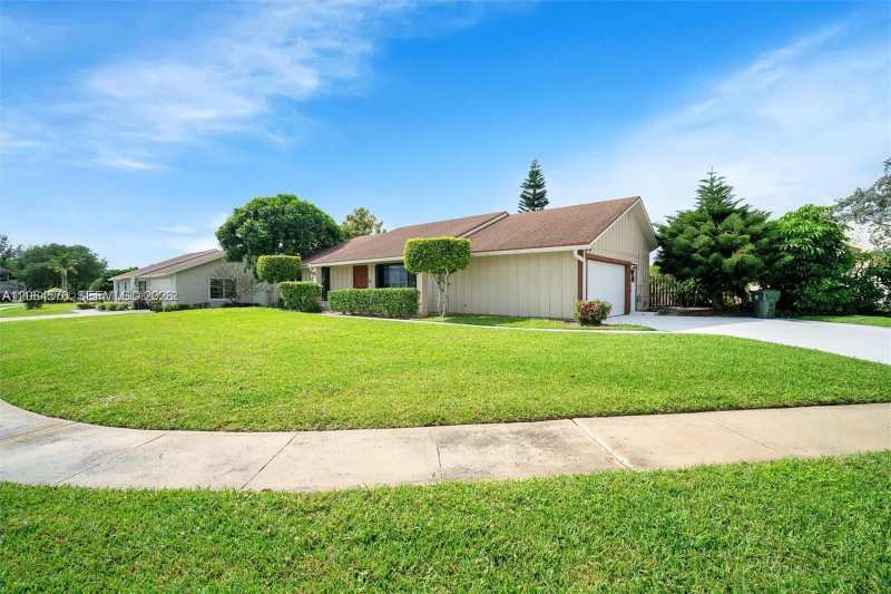372 NW 35th Pl, Boca Raton FL 33431