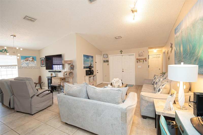 21445 SW 89th Path, Cutler Bay FL 33189