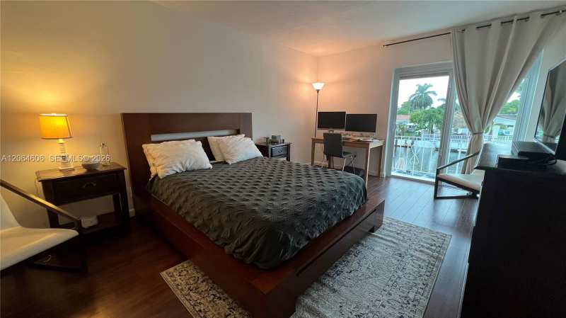 2061 NE 123rd St, North Miami FL 33181