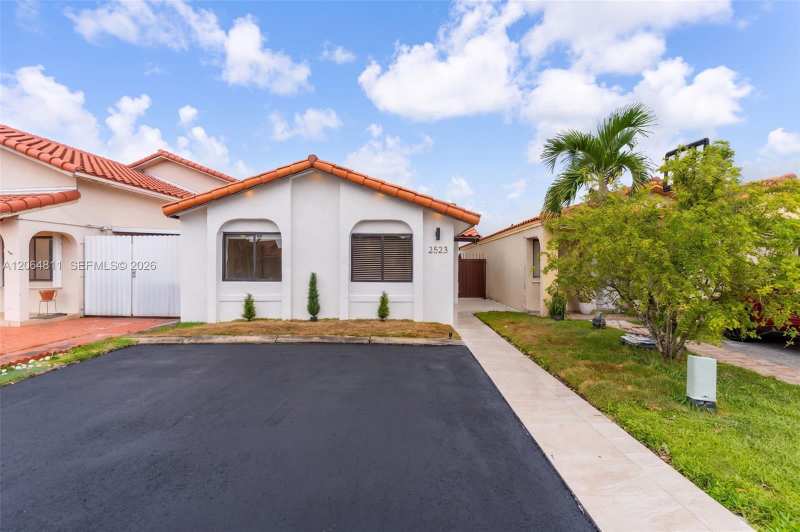 2523 W 65th St, Hialeah FL 33016