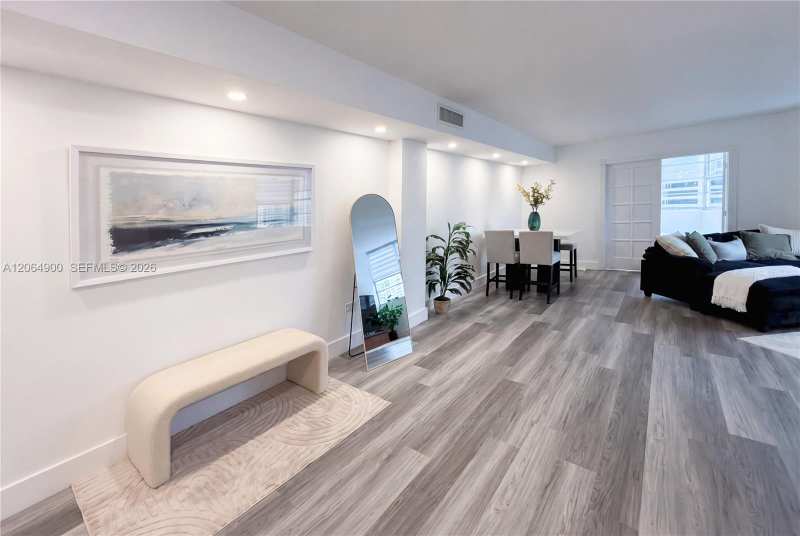 801 Brickell Bay Dr # 1961, Miami FL 33131