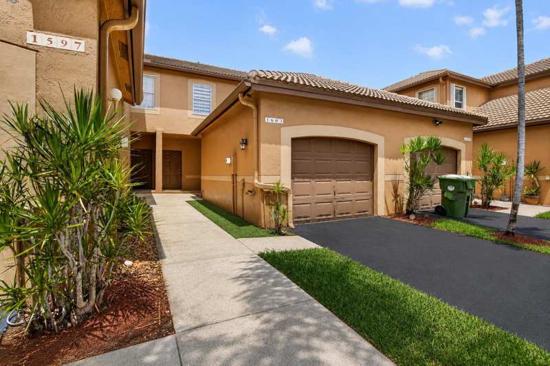 1603 Barcelona Way # 32, Weston FL 33327