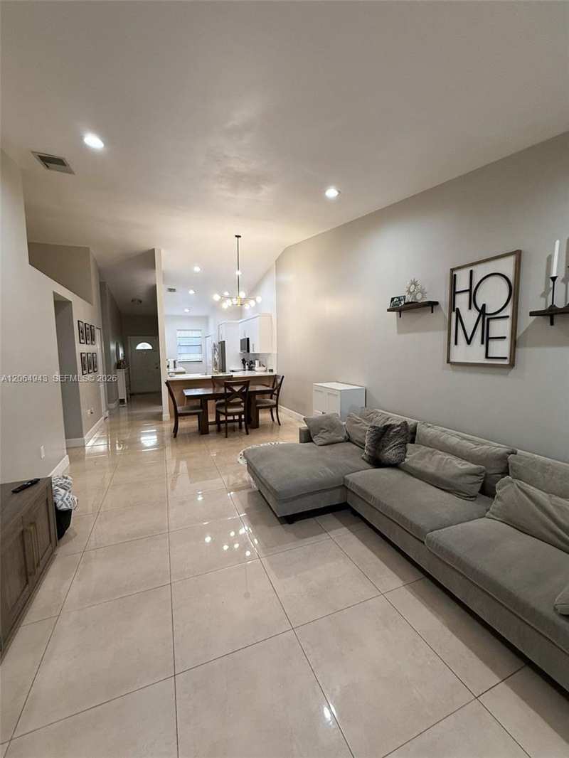 19231 NW 67th Pl, Hialeah FL 33015