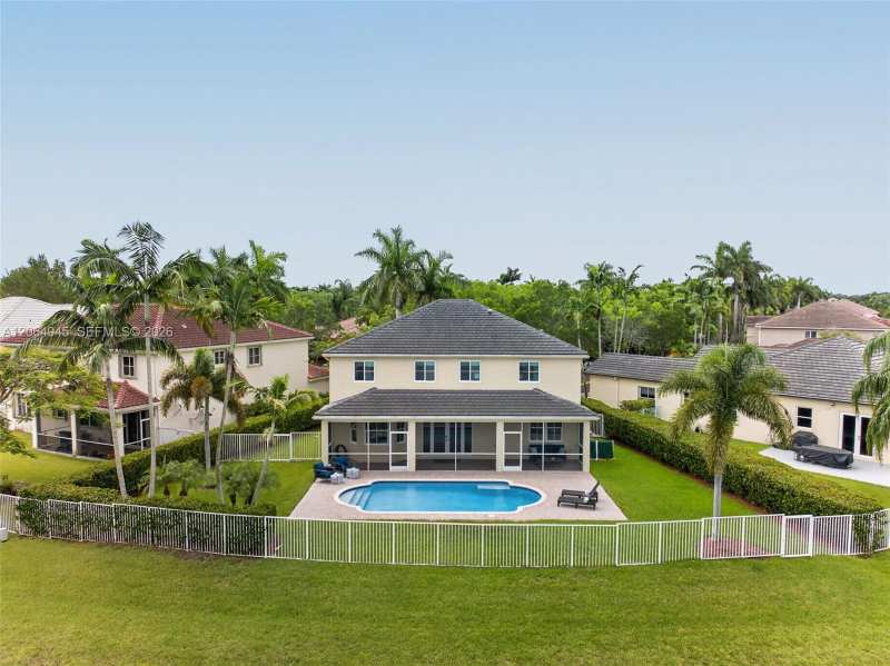 1038 Lavender Cir, Weston FL 33327